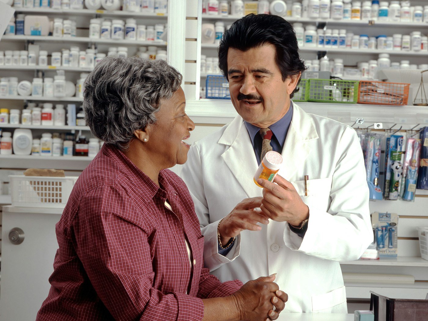 Friendly pharmacist at Jan Seva Dawa Bazaar handing over medicines
